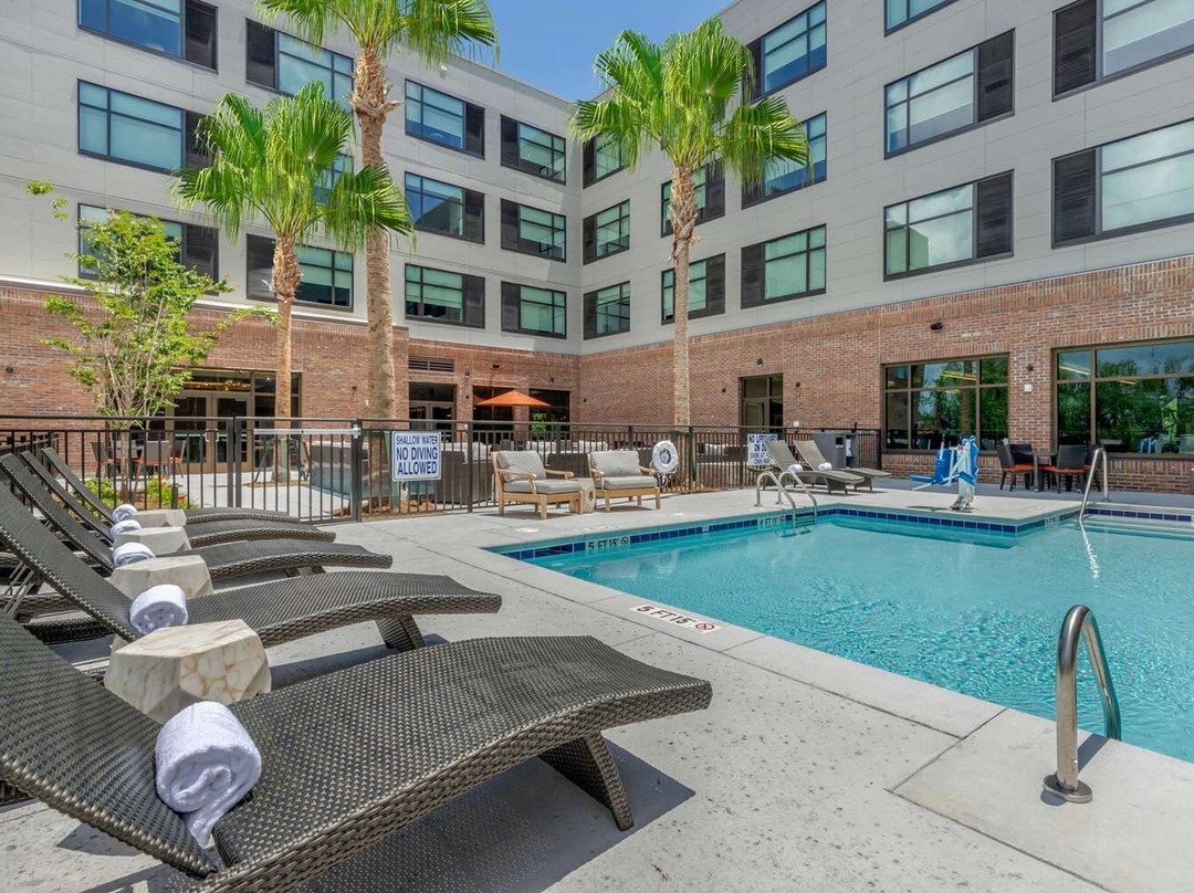 DoubleTree by Hilton Charleston Riverview主图