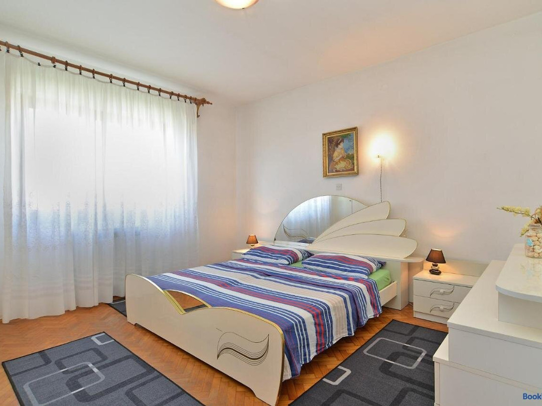 Apartments Gracijano 1724