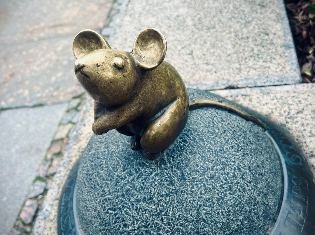 Sculpture Golden Mouse-克莱佩达必去景点