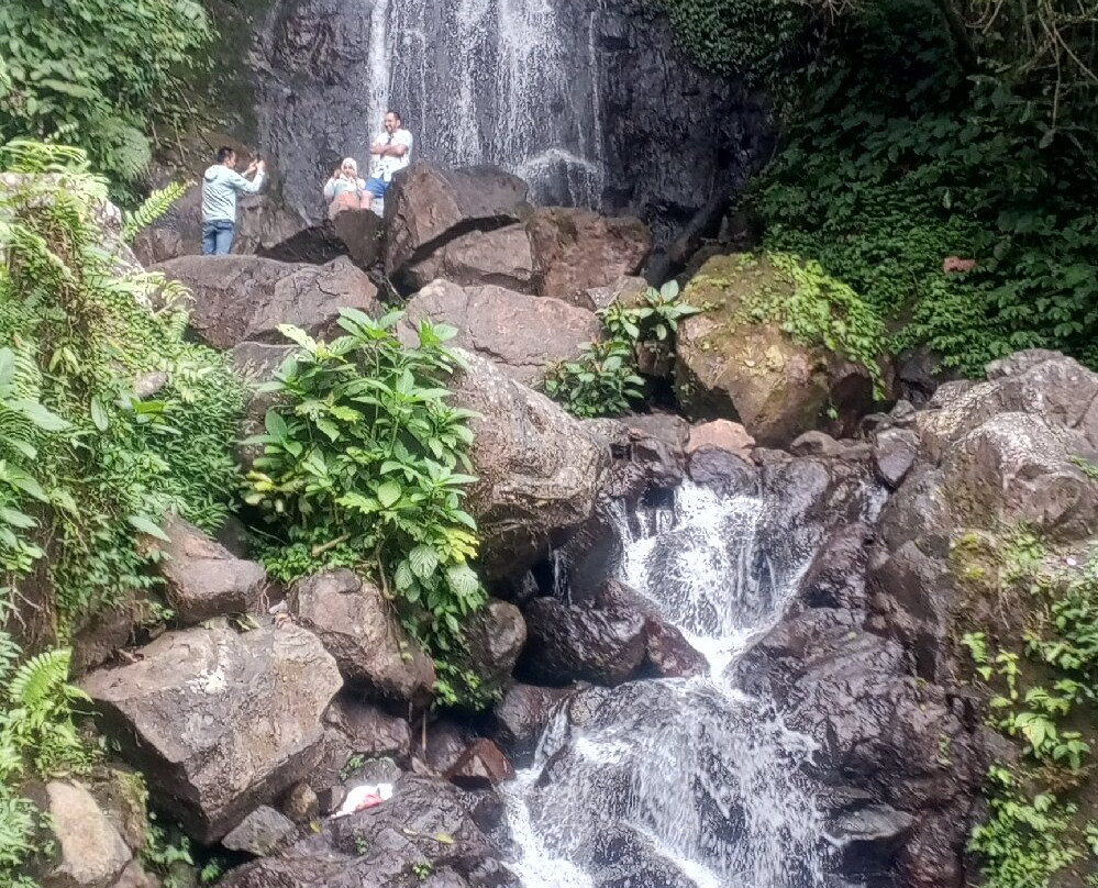 Cilember Waterfalls景点图片