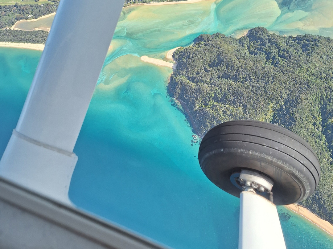 Golden Bay Air-塔卡卡必去景点