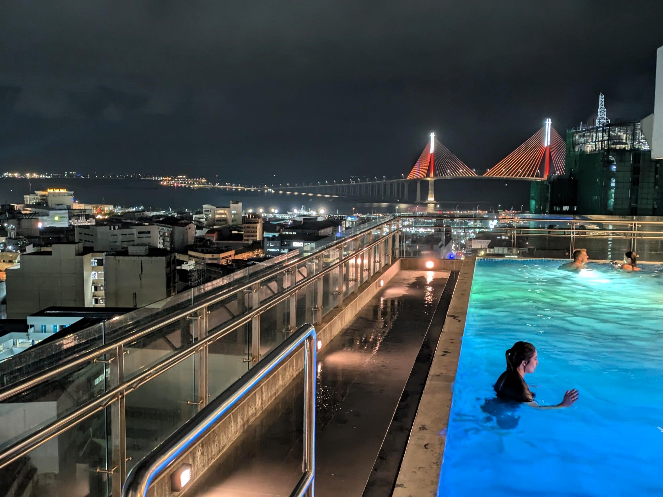 One Central Hotel & Suites-浴室