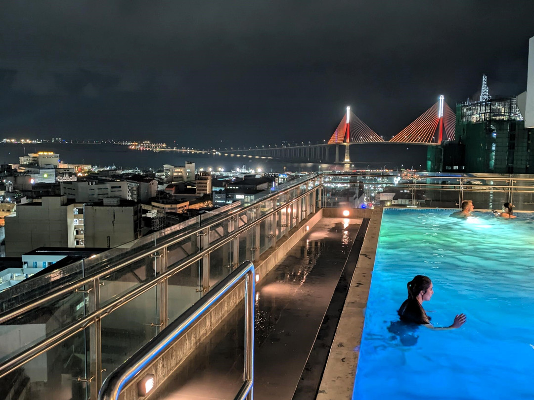 One Central Hotel & Suites主图