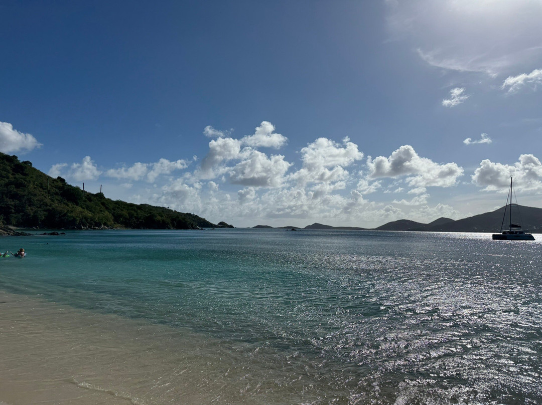 Hansen Bay Beach景点图片
