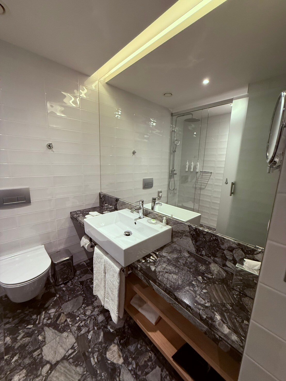 Courtyard by Marriott Brno-浴室