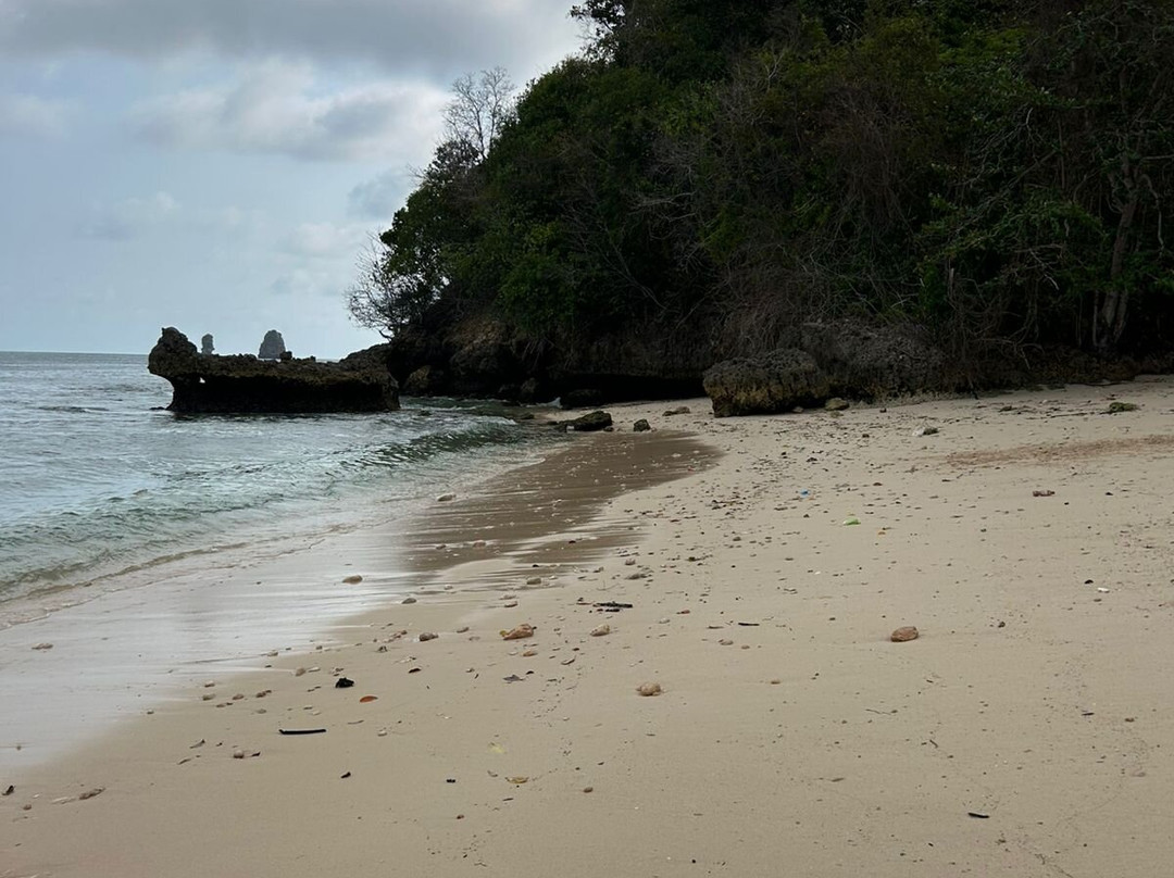 Pantai Tiga Warna-玛琅必去景点