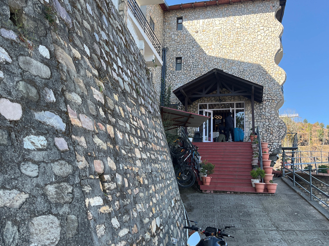 Himalayas By The Lake Hill主图