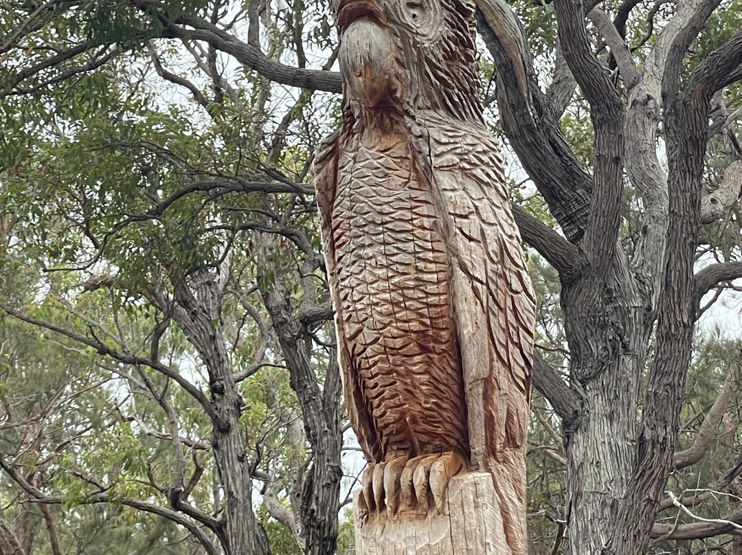 Chainsaw Sculpture Drive景点图片