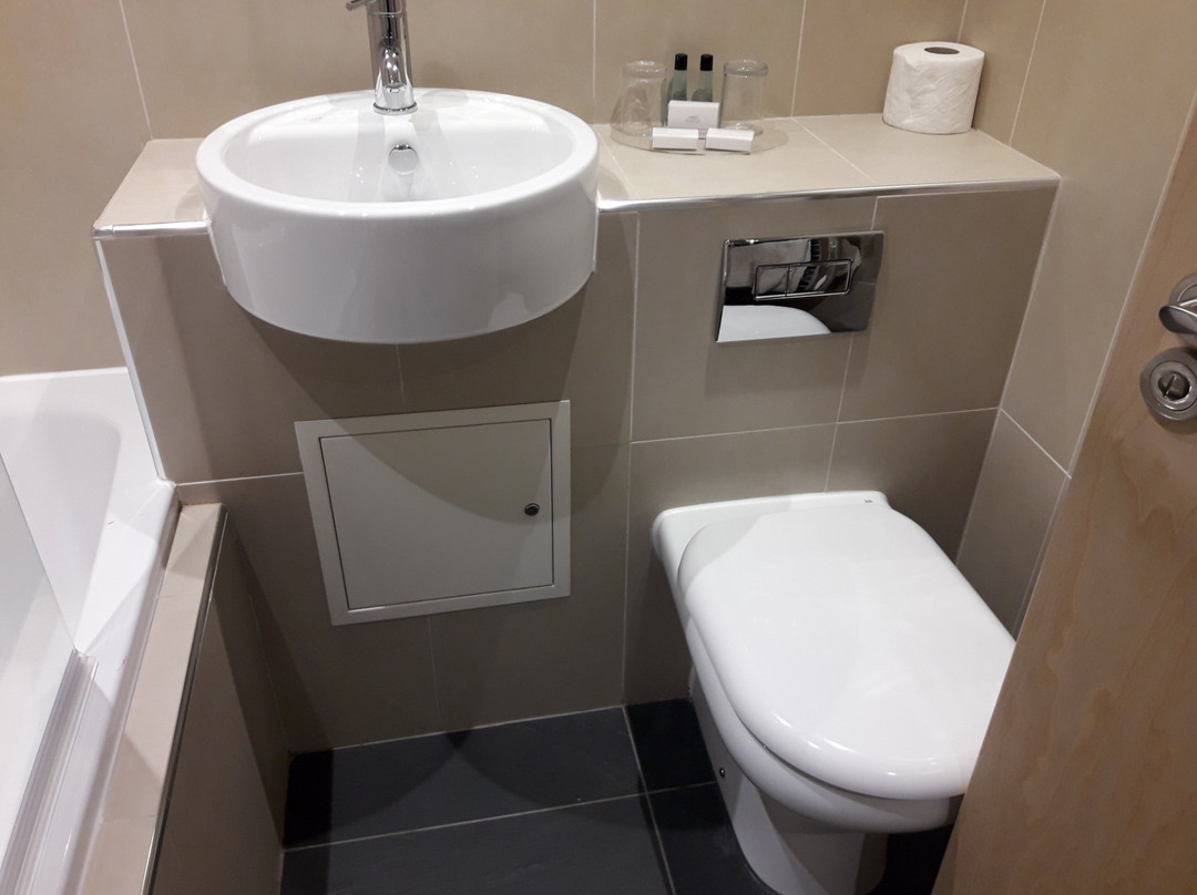 Waterside Hotel and Leisure Club主图
