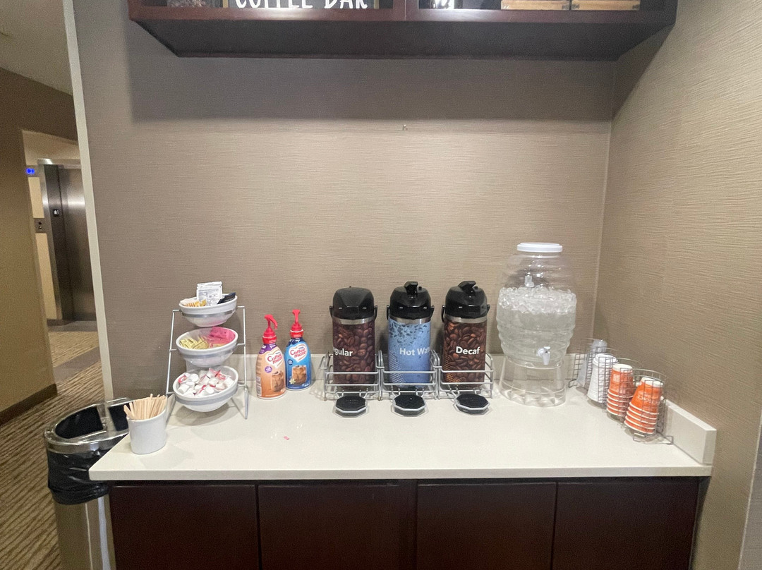 Comfort Suites Youngstown North主图