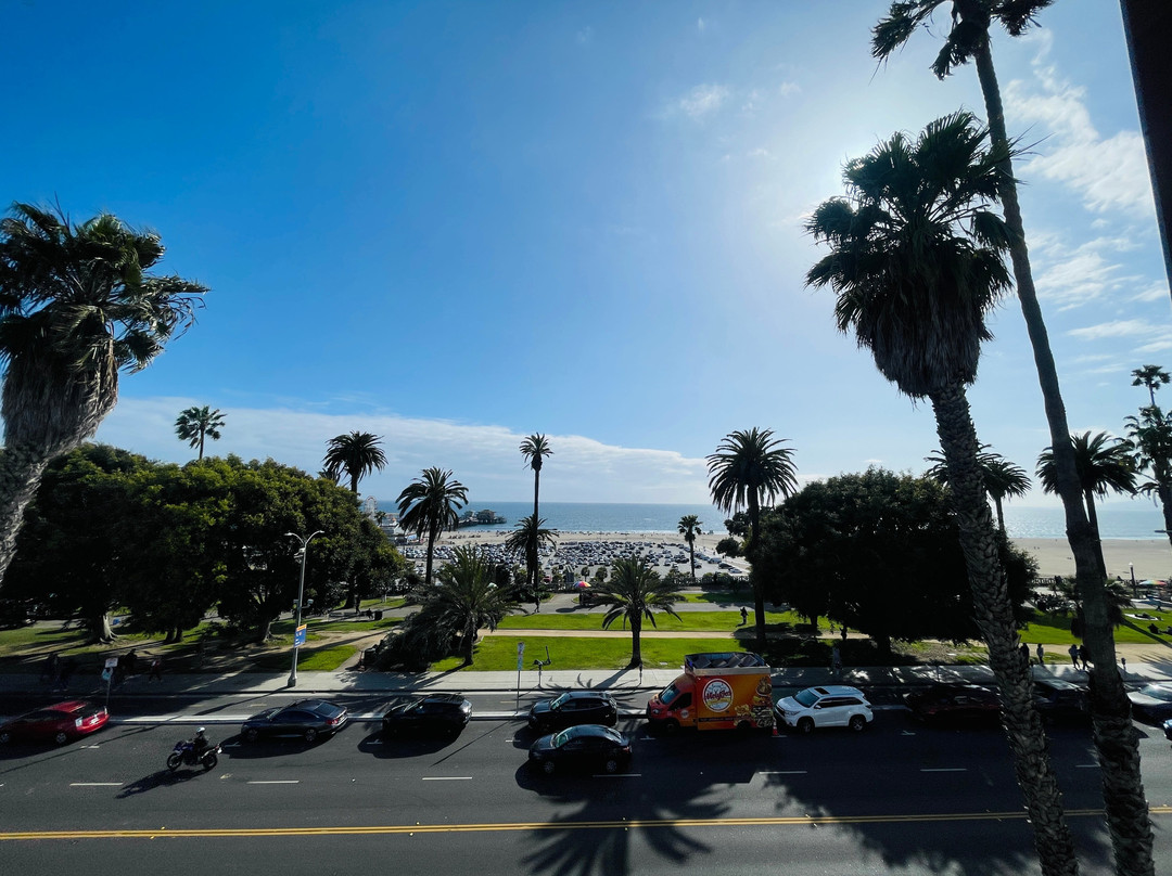 圣塔莫尼卡海滨酒店主图