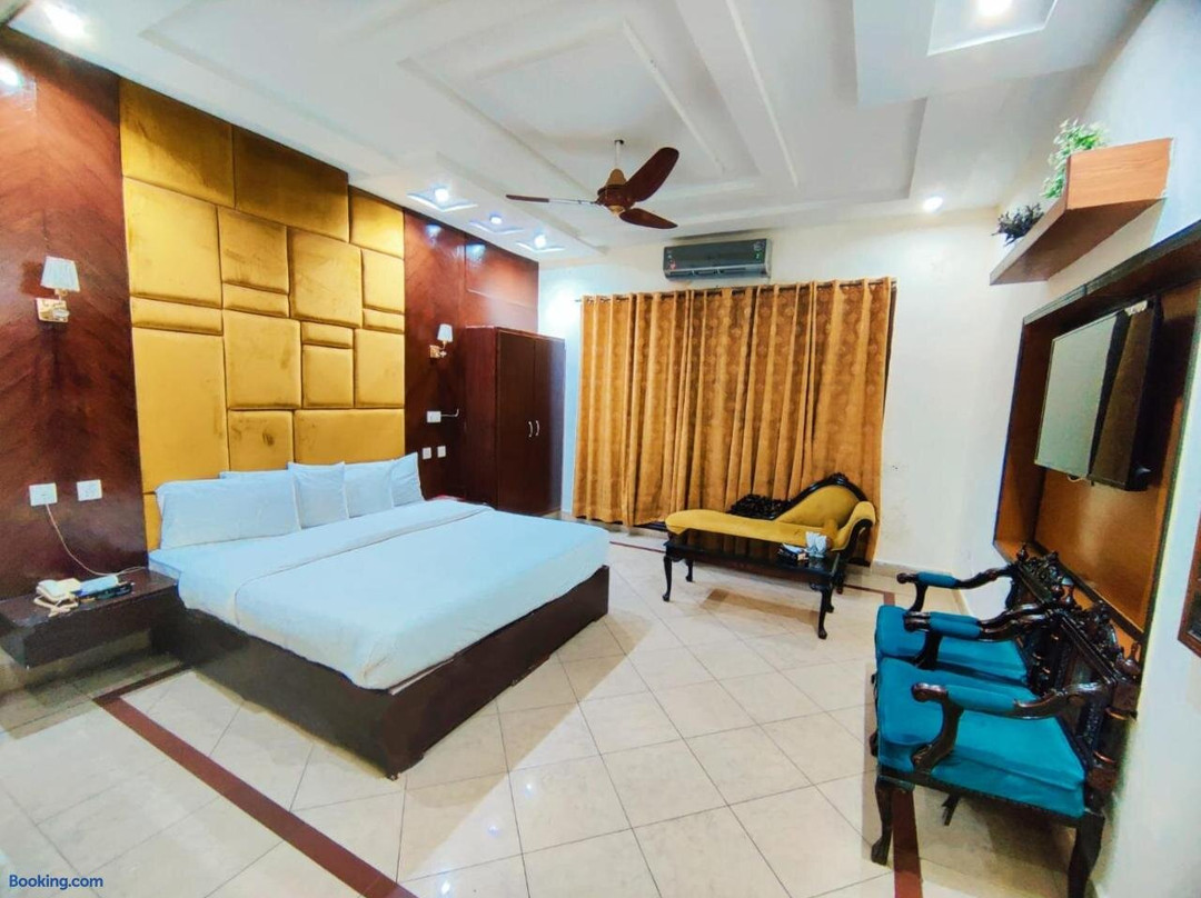 Hotel Pak Continental Multan