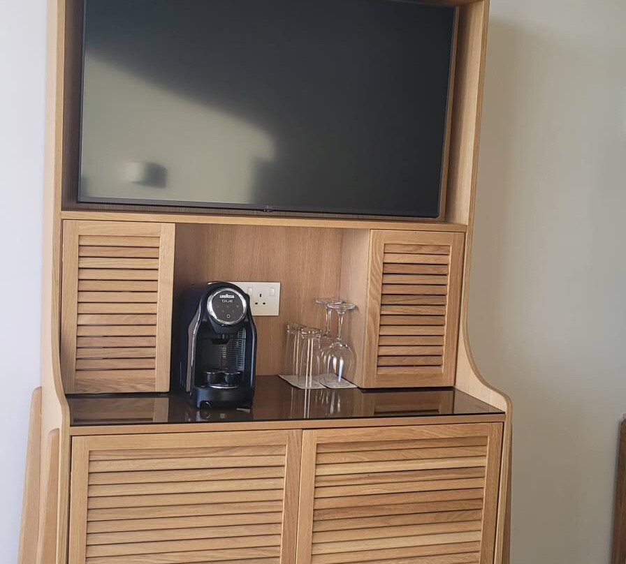 日出玉石酒店-限成人主图