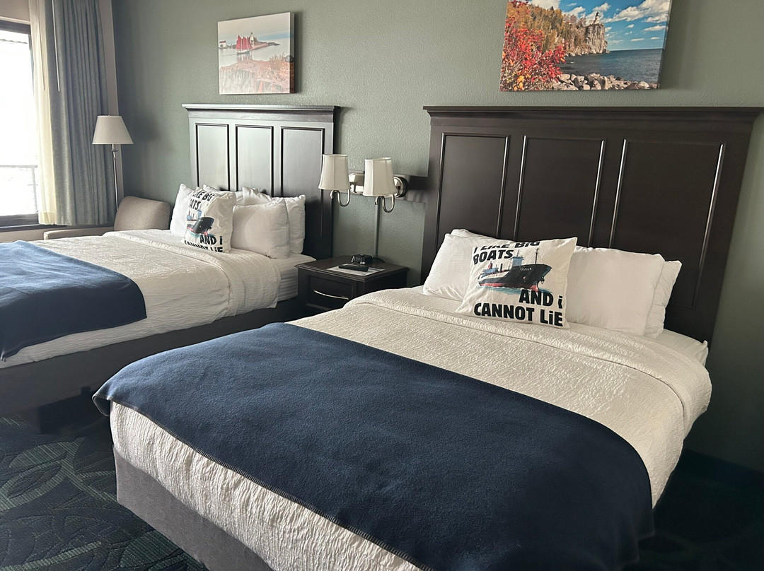 Park Point Marina Inn主图