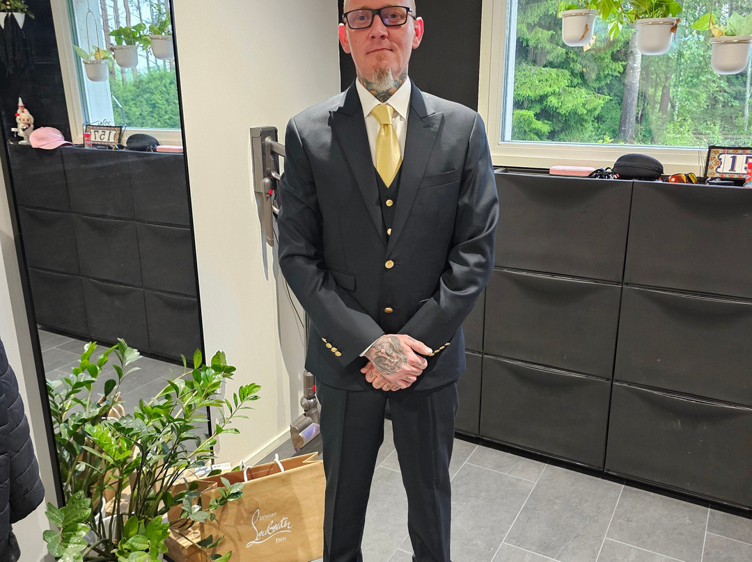 Anthony's Bespoke Tailor-卡伦必去景点