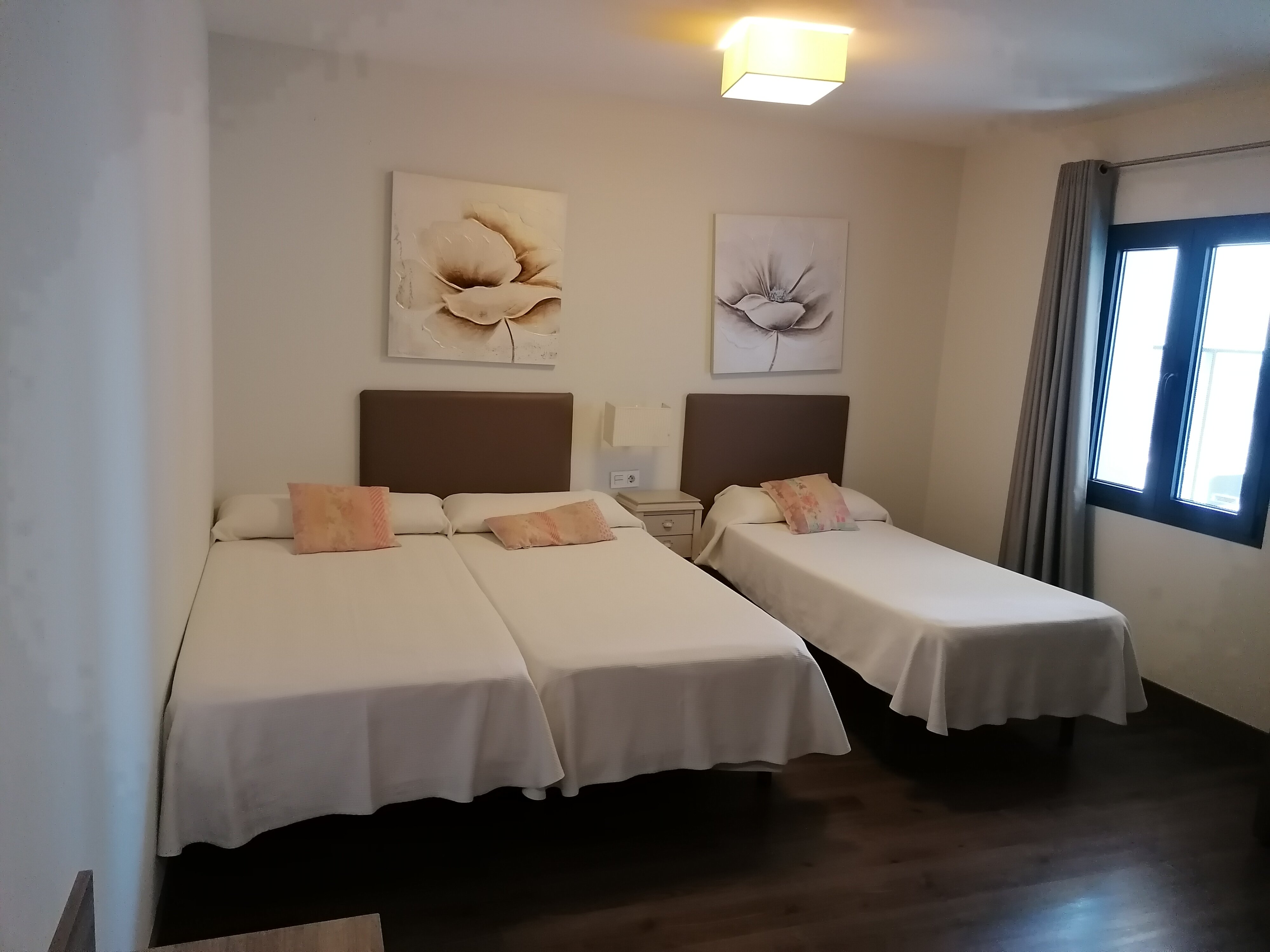 Hostal Emeritae-客卧