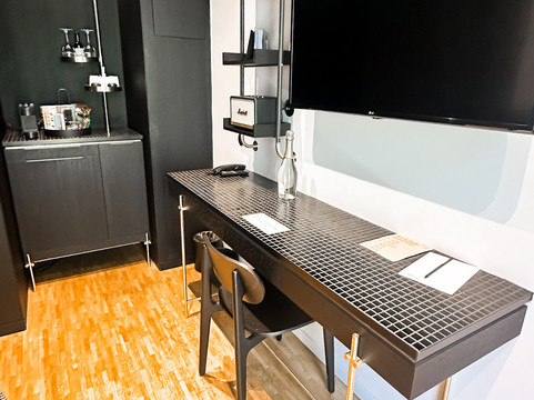 The Modernist Athens主图