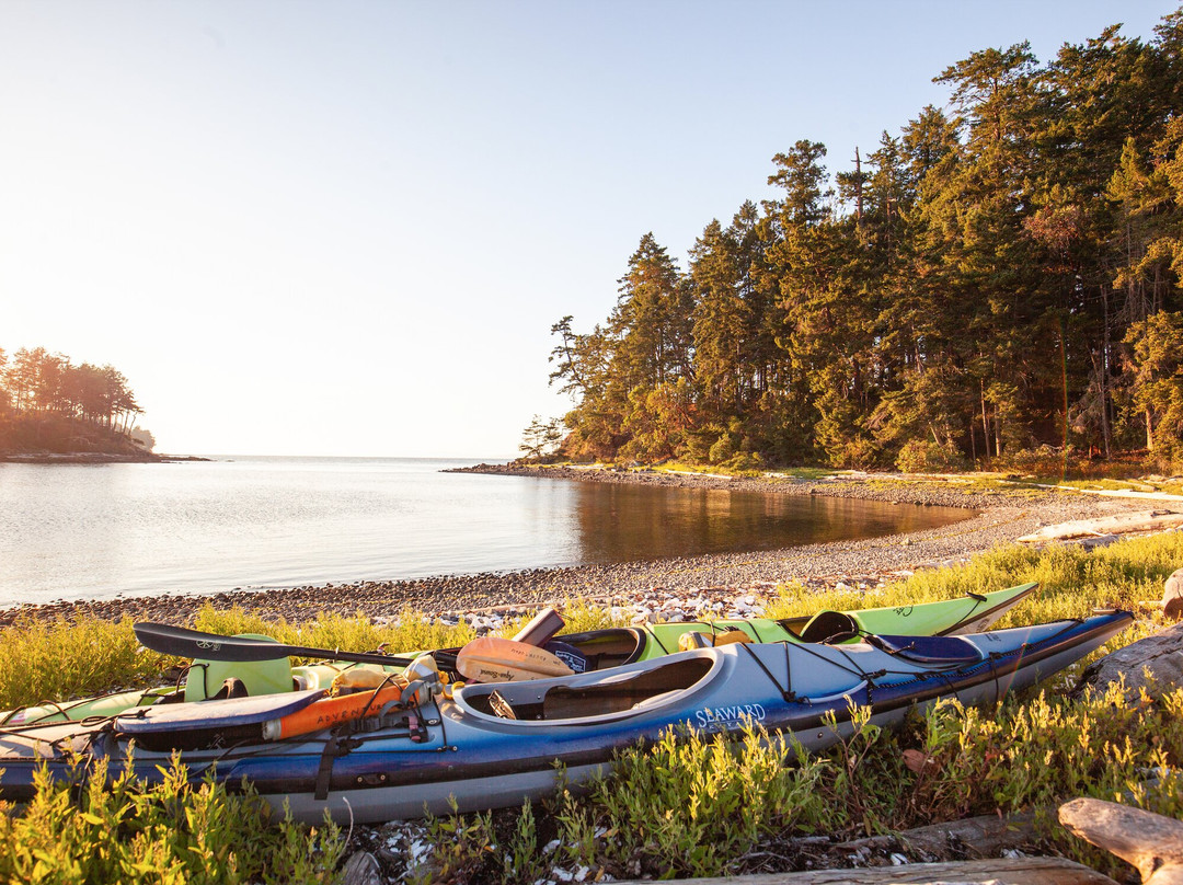 Adventuress Sea Kayaking-Nanoose Bay必去景点