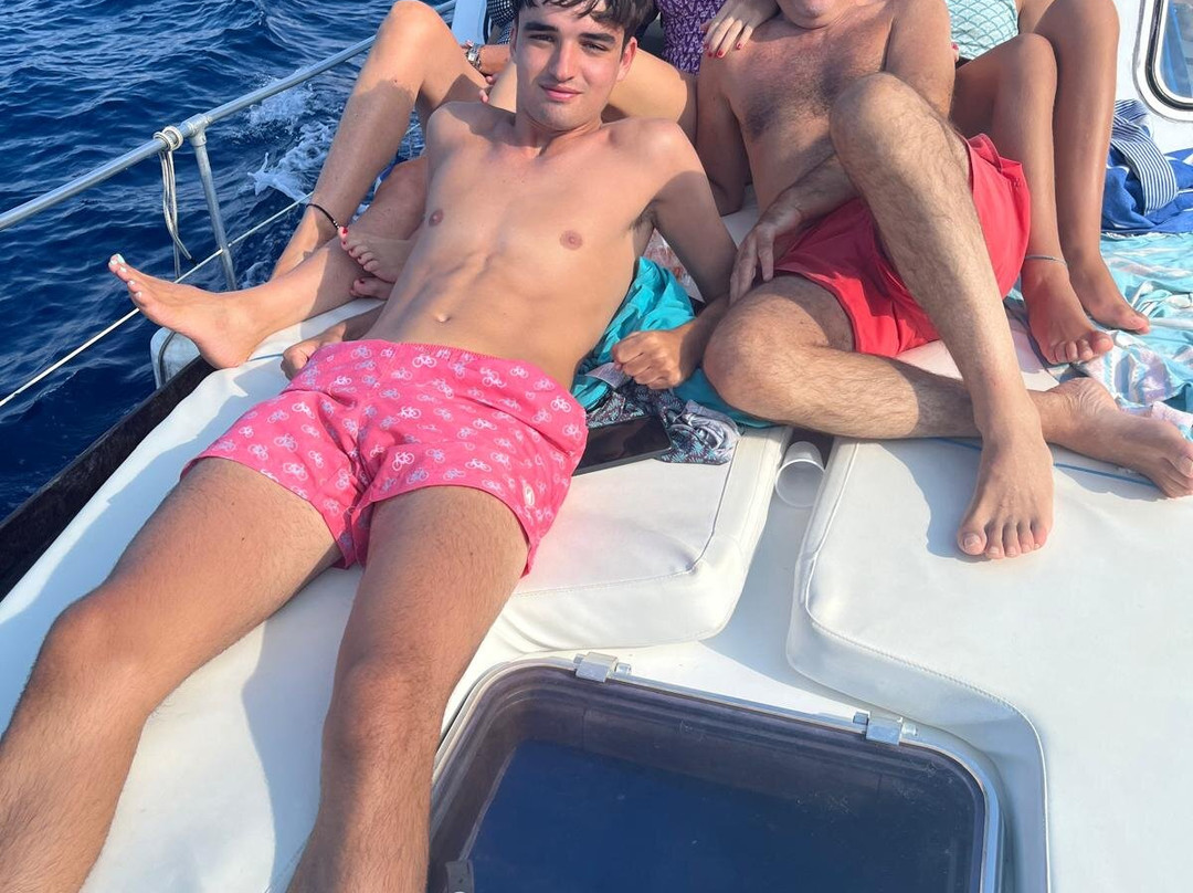 Zingaronboat-戈尔福海堡必去景点