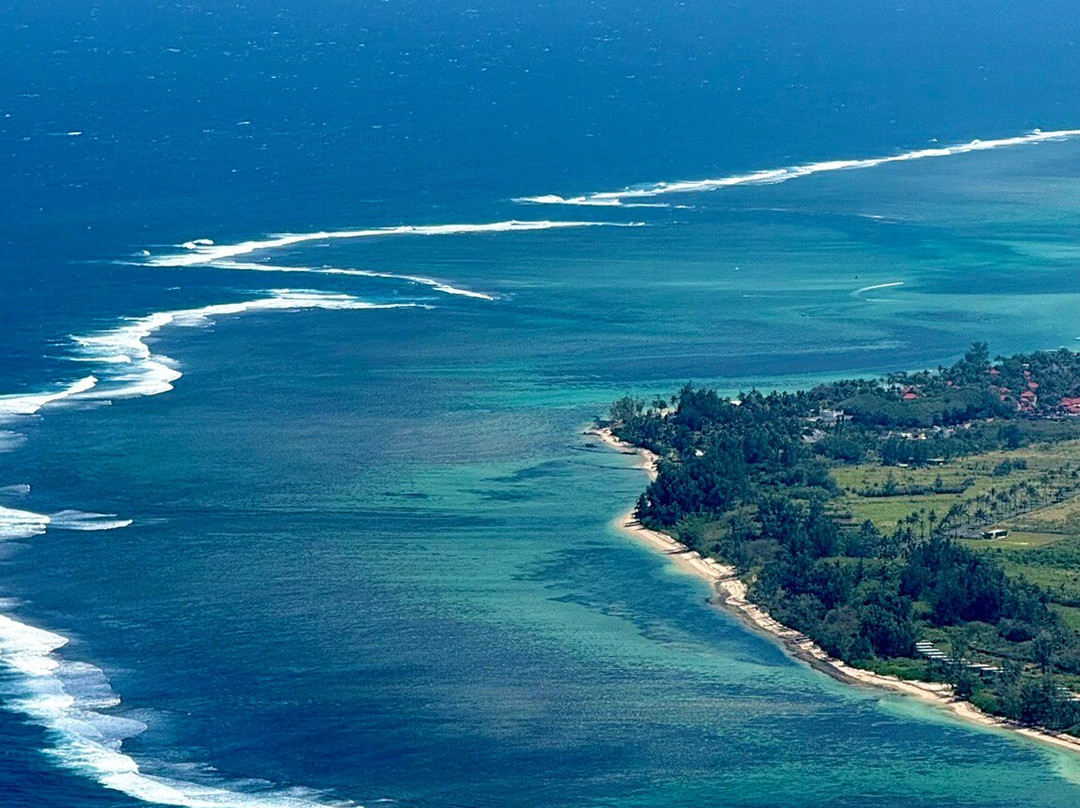Underwater Waterfall-莫纳山必去景点