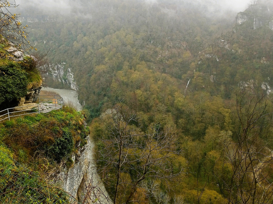 Akhshtyrskaya Cave-Kazachiy Brod必去景点