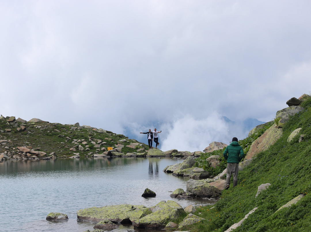 Udziro Bottomless Lake-Shovi必去景点