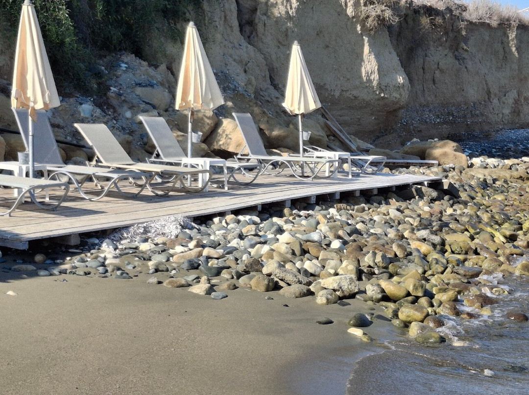 Akakia Beach Bar-Agios Theodoros必去景点