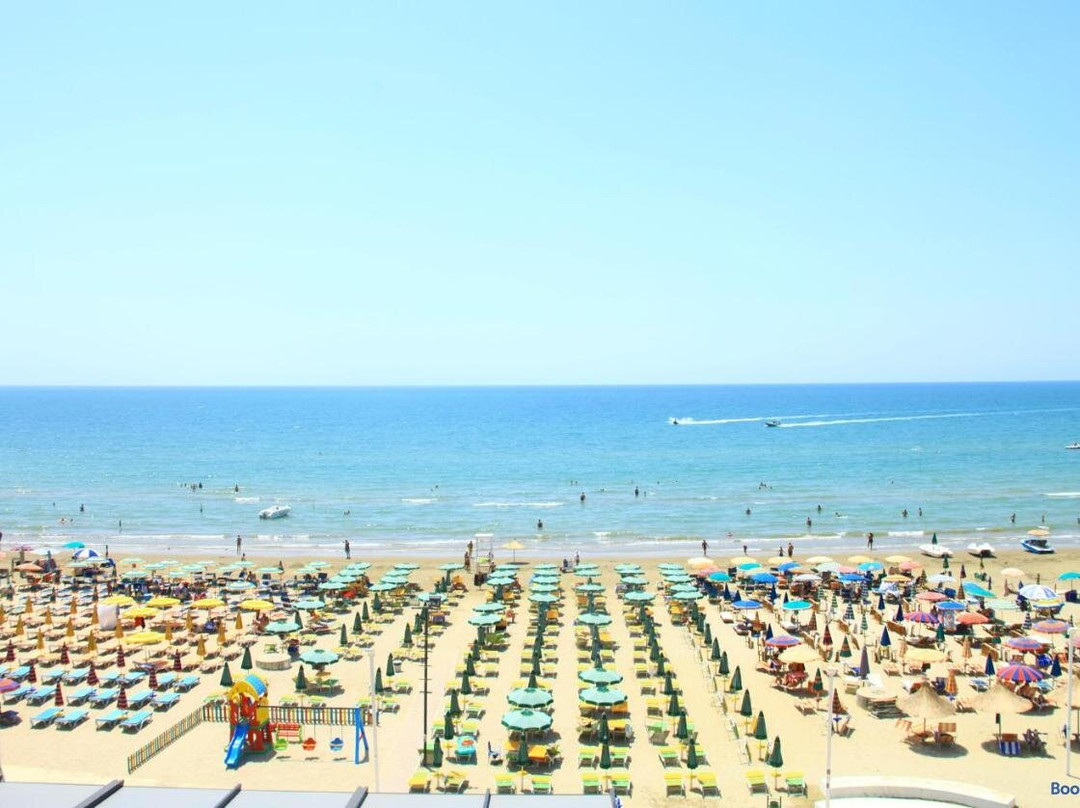 Sazani Hotel & Apartments