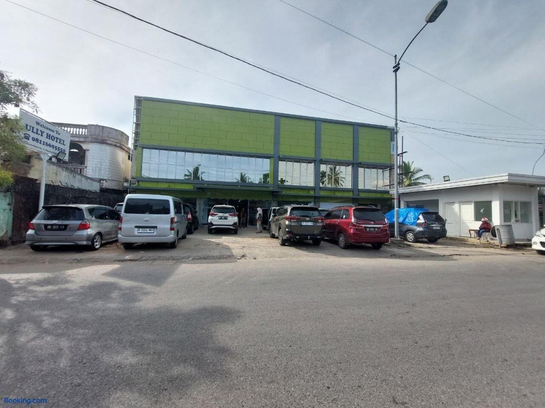 Ully Hotel Solok