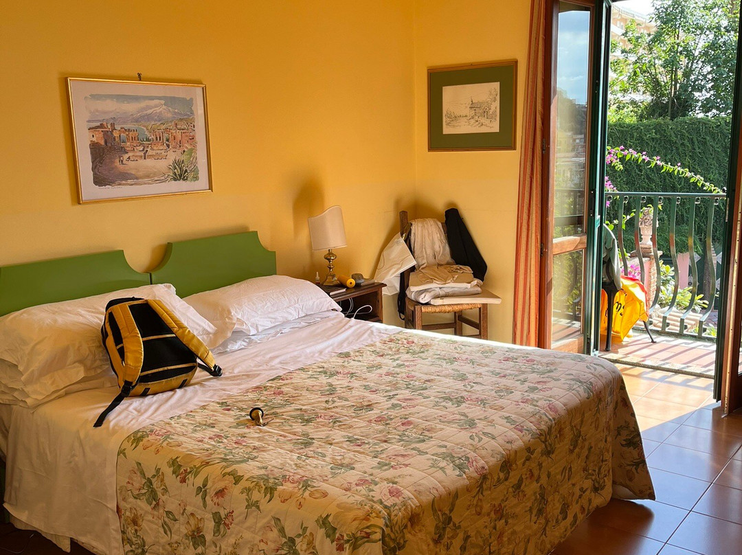 席理娜别墅酒店主图