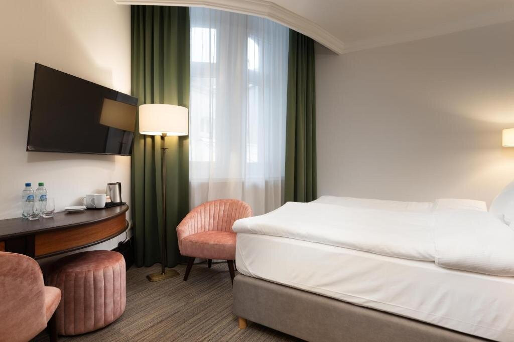 布罗瓦利亚酒店主图