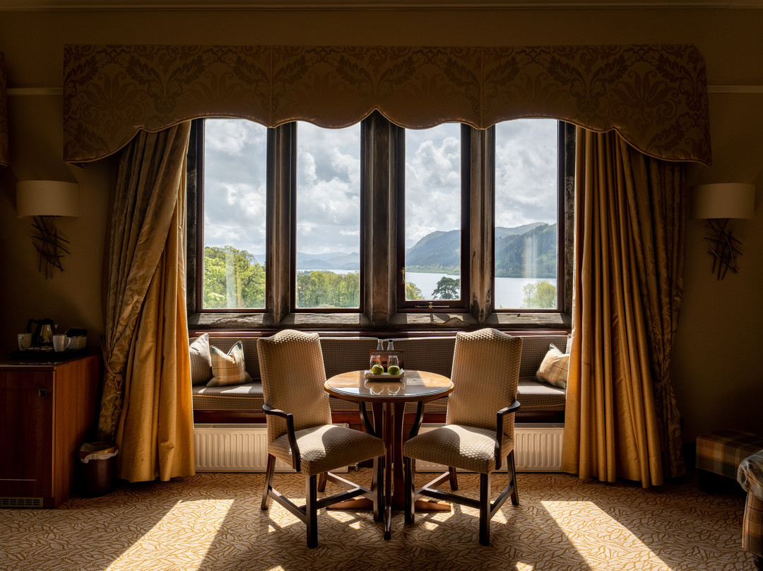 阿尔马特怀特大厅酒店主图