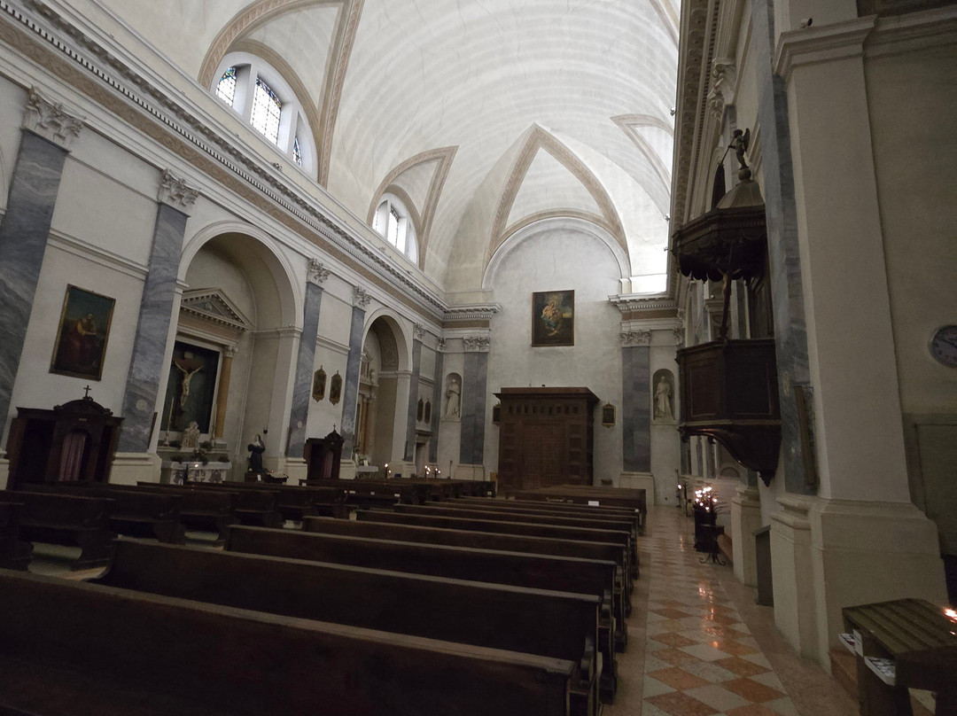 Chiesa San Zenone e Martino-拉齐塞必去景点