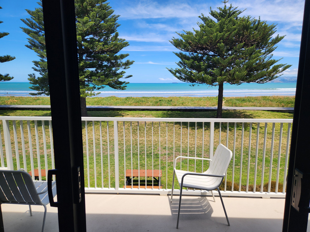 Whispering Sands Beachfront Motel