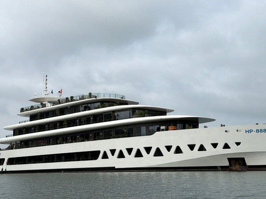 Elite of the Seas-下龙湾必去景点