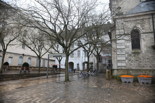 Place de l'Hôtel de Ville-索恩河畔沙隆必去景点