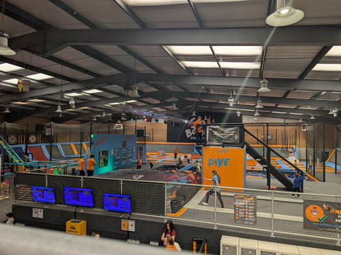 Go Bounce Extreme Trampoline Park-唐克斯特必去景点