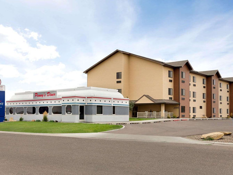 格伦代夫呗盟套房酒店主图