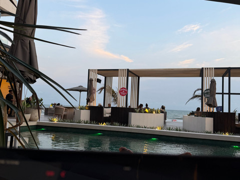 Alora Beach Resort-阿克拉必去景点