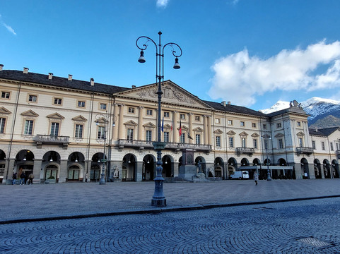 Piazza Emile Chanoux-奥斯塔必去景点