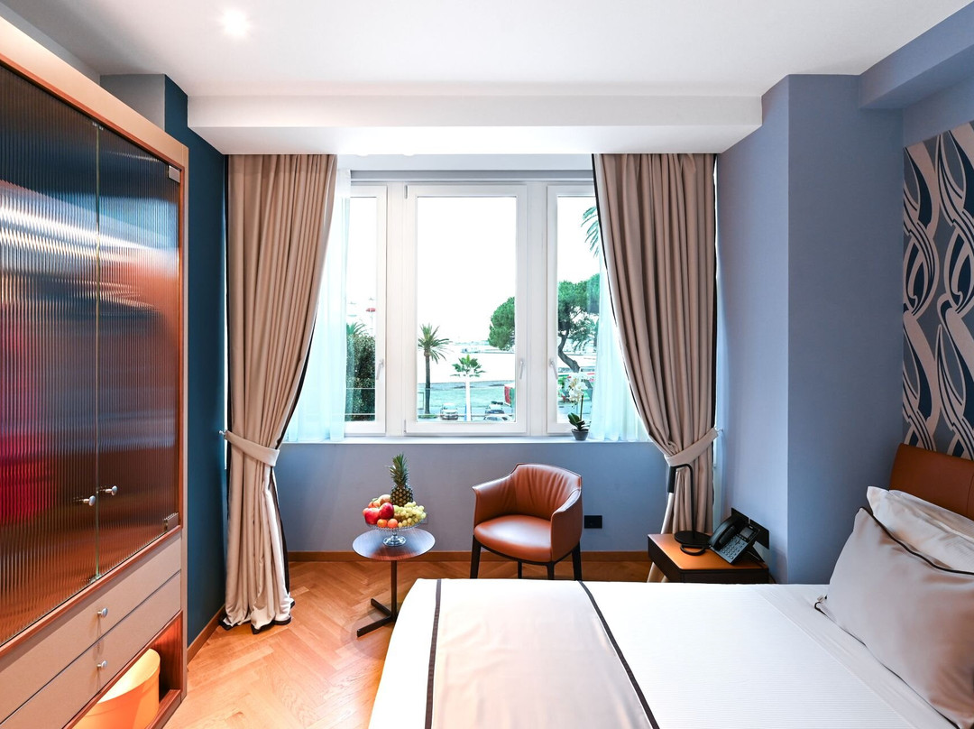 阿斯托利亚酒店主图