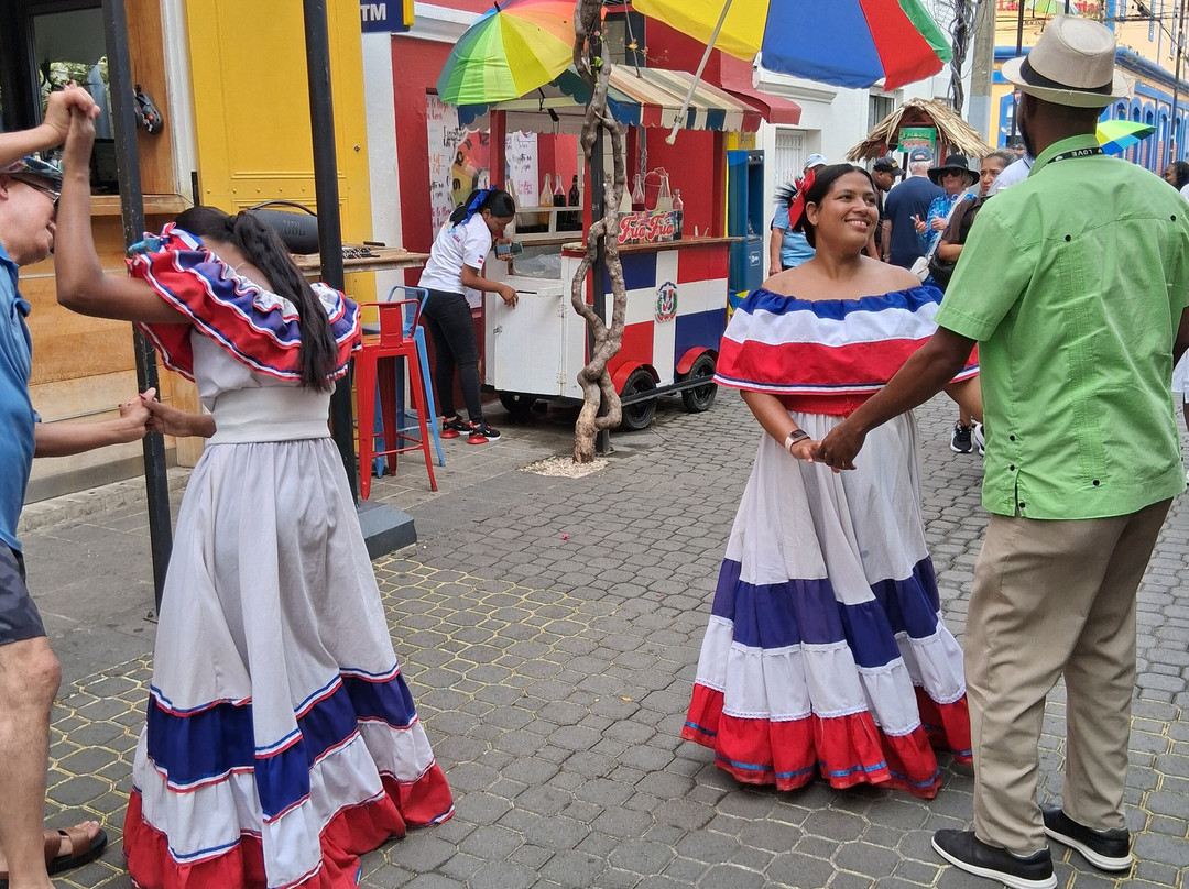 Umbrella Street-普拉塔港必去景点