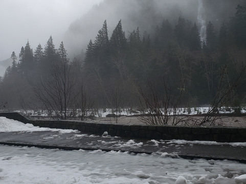 Skookum Falls Viewpoint