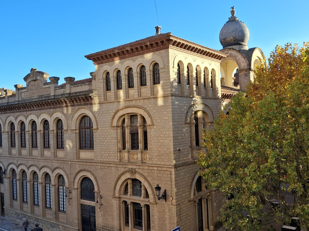 帕拉尔温泉酒店主图