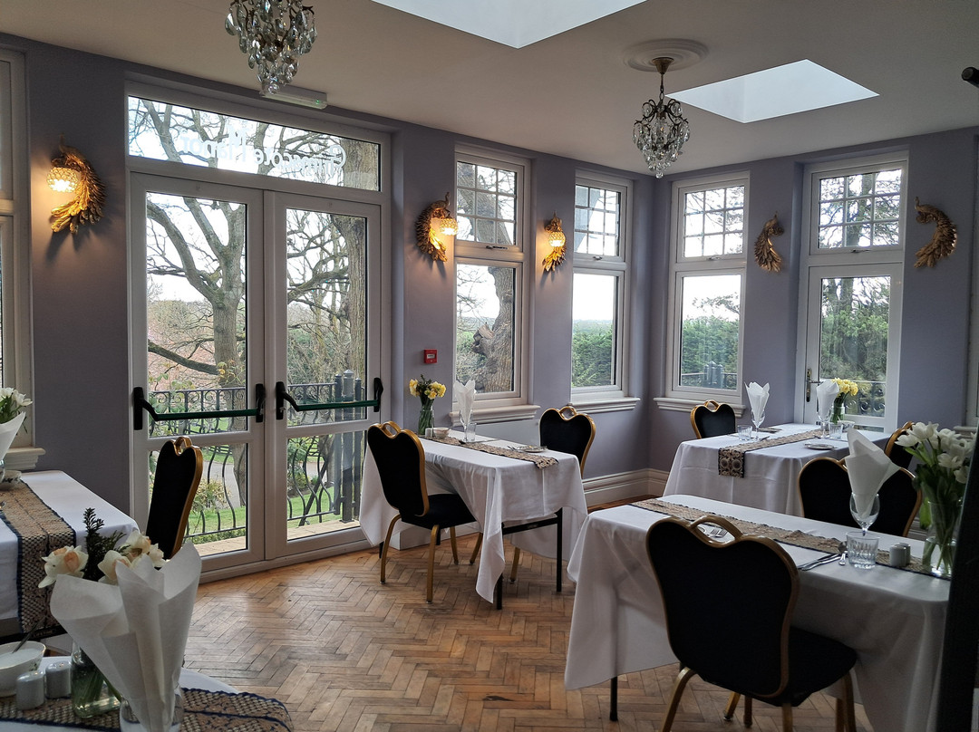 凯日曼考特庄园酒店主图