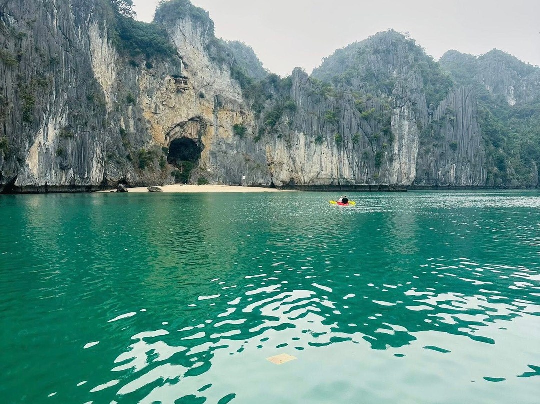 Blue Swimmer Outdoors-下龙湾必去景点