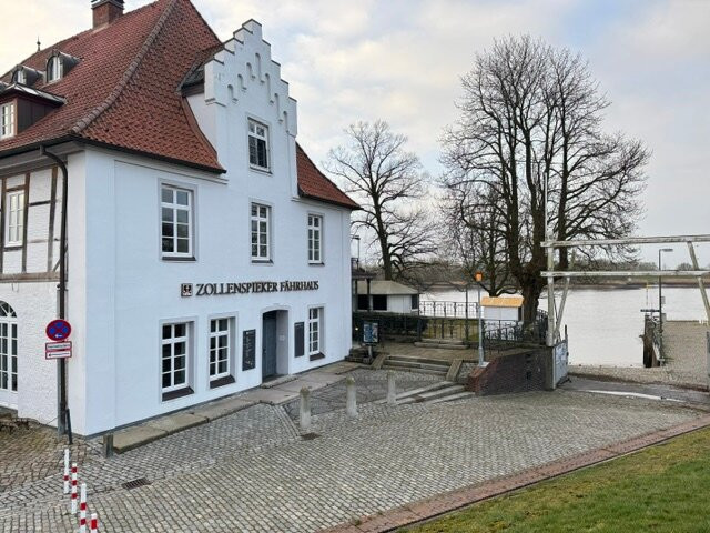 左伦斯比克尔法豪斯酒店