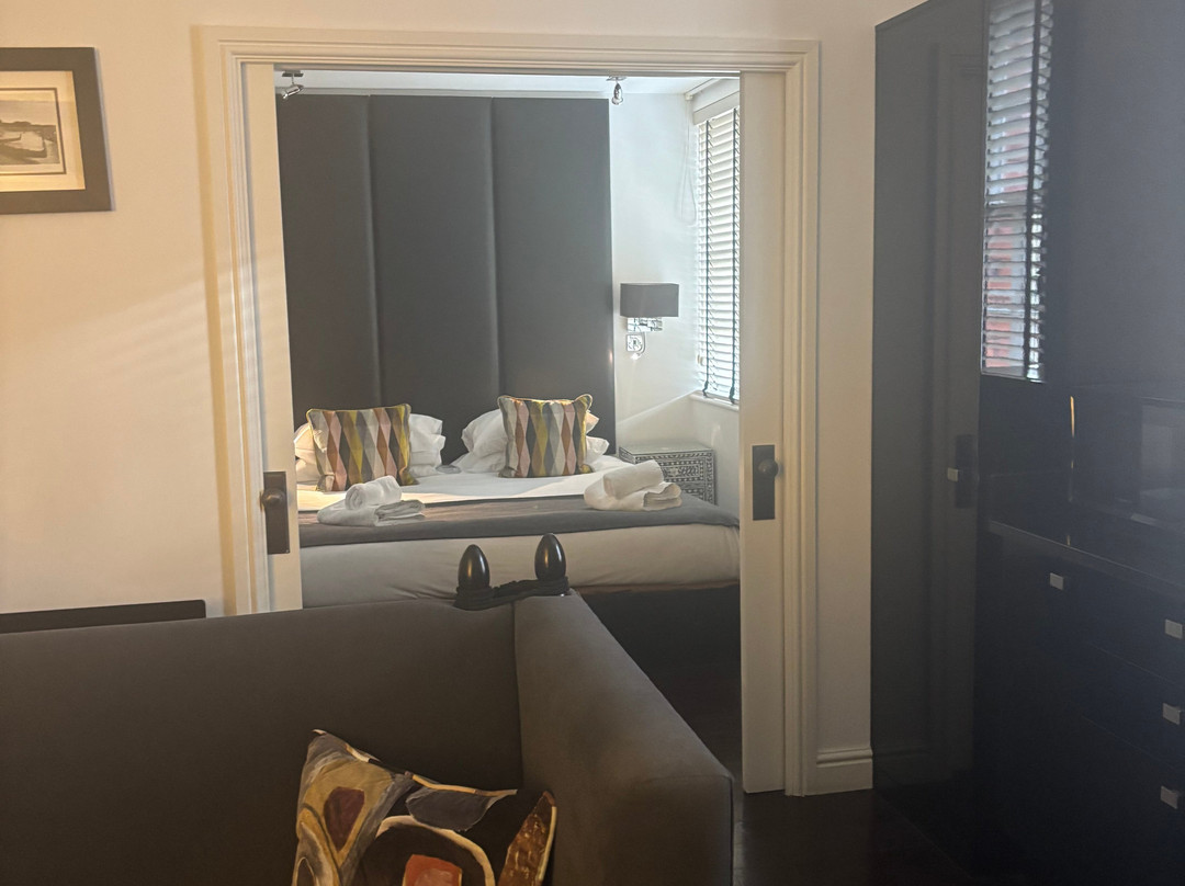 曼斯利斯特罗兹宫套房酒店主图