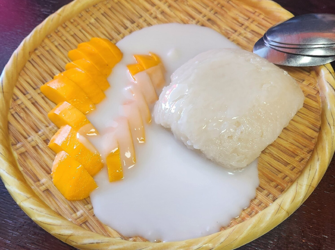 Reeko's sushi bar and Thai cuisine