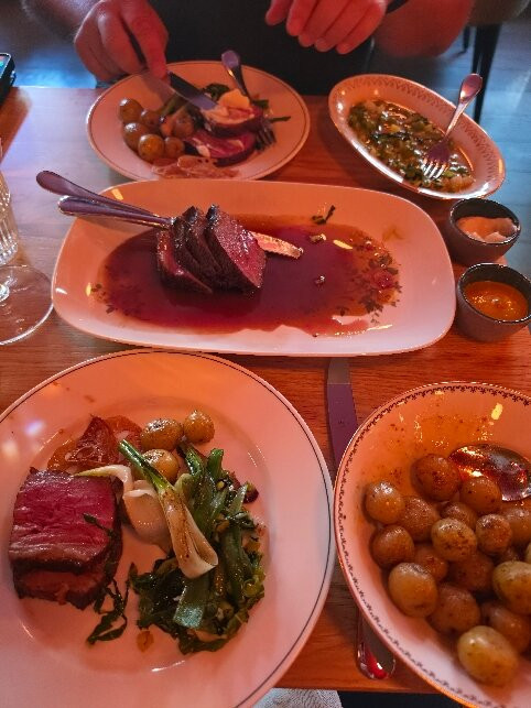 Halvbroren Bistro